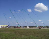 Einmaliges Bild, die Ballons wurden durch den Wind auf die Seite gedrueckt.